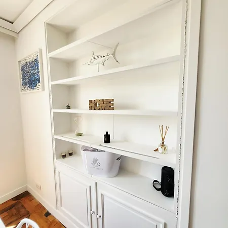 Exceptional 3-room In Quiet Apartment